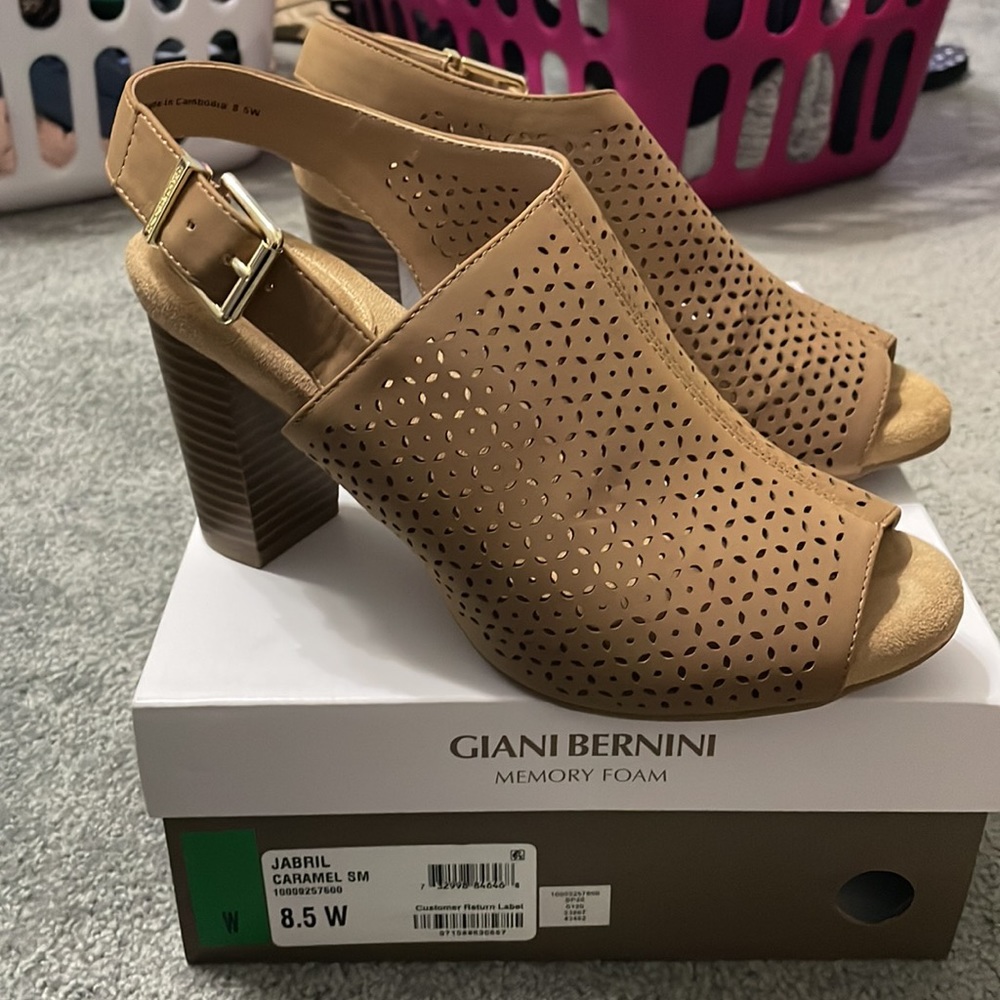 Giani Bernini Jabril Memory Foam Shooties womens 8.5 Wide Width brand new in box